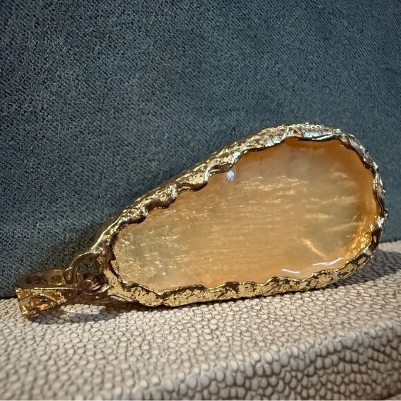 LAVENDER DRUZY GEODE PENDANT – GOLD EDGE 💜✨ - Picture 8 of 17